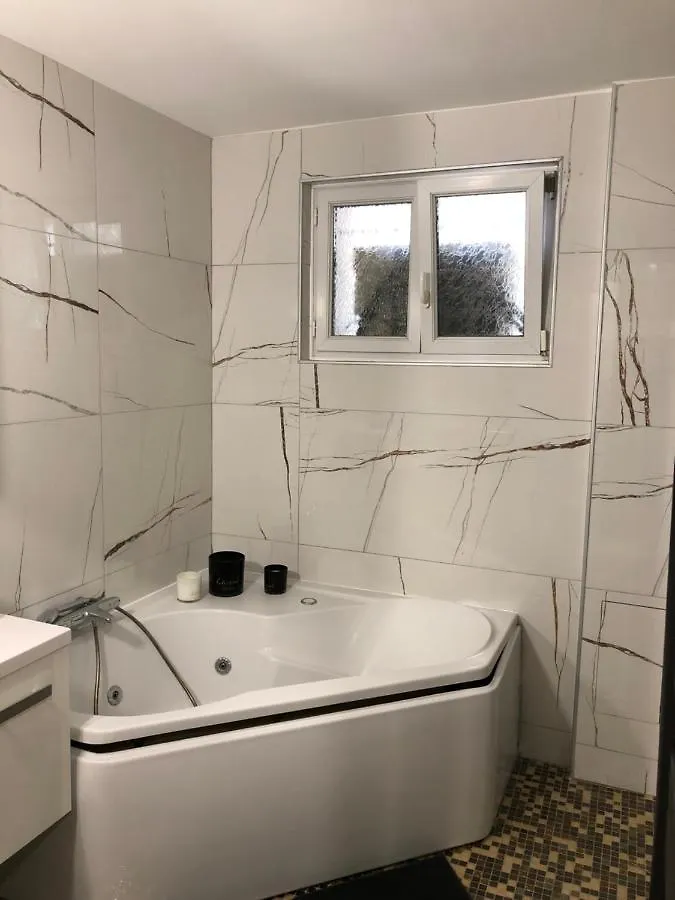 Apartment Grand Logement Quartier Championnet France